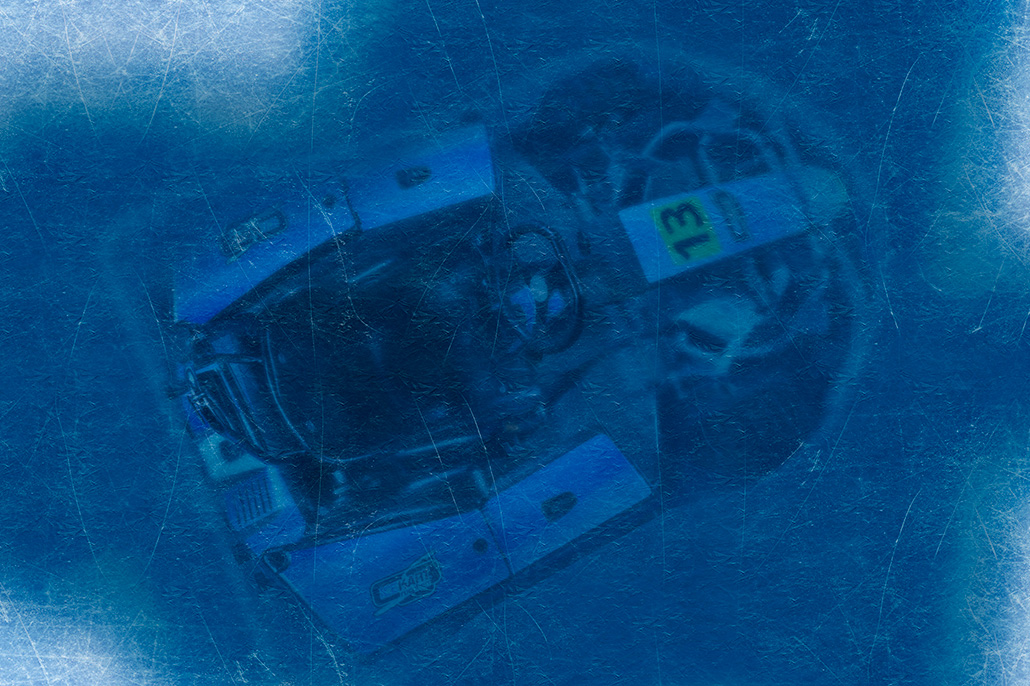Detail van vloer in barpitt bij Icekartbaan Skidôme Rucphen, Icekart onder ijs. Berebeeld beeldmanipulatie voor Metro XL.
